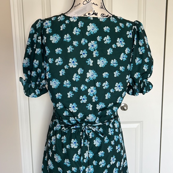 NWT Outerknown Kira Dress Riviera Esalen Bloom Size Medium - Picture 9 of 16